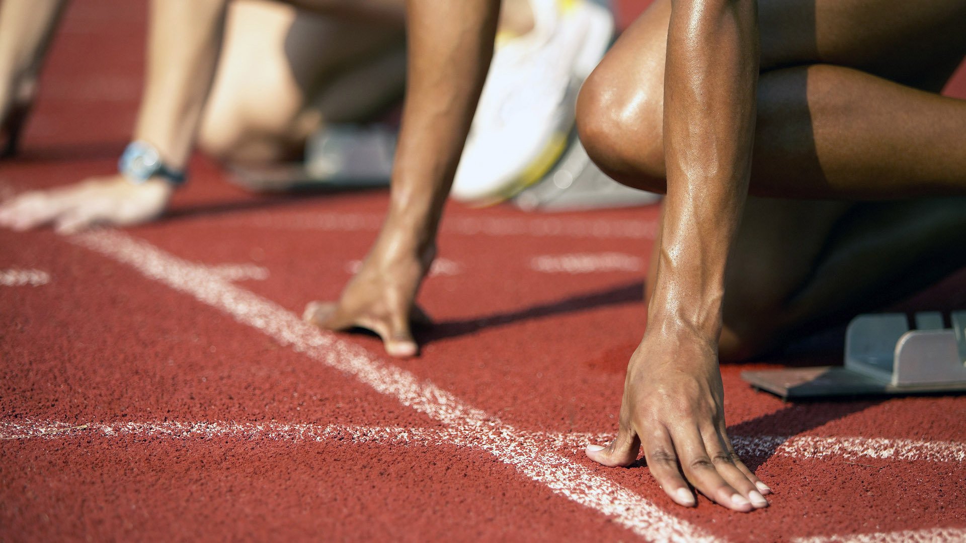 法国混合接力赛道上精彩配合，法国混双运动员